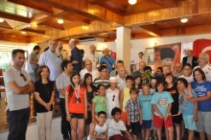 SATRANÇ TURNUVASI ŞAMPİYONLARI ÖDÜLLERİNE KAVUŞTU