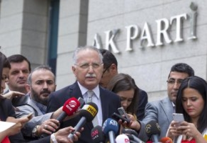 İhsanoğlu, HDP Sorusuna Cevap Vermedi; Muhabir Arkasından Söylendi