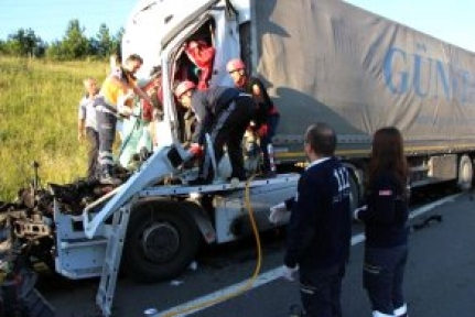 TIR Şoförü, Meslektaşı Son Nefesini Verene Kadar Elini Bırakmadı