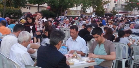 KARTAL BELEDİYESİ SOKAK İFTARLARI İLE HALKI BİR ARAYA GETİRİYOR