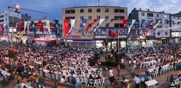 SULTANBEYLİ'DE 20 BİN KİŞİLİK DEV İFTAR