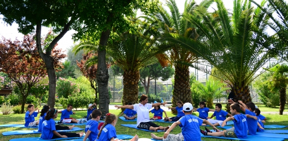 YAZ OKULLARINDA HEM SPOR HEM EĞLENCE DEVAM EDİYOR