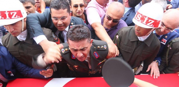 Ak Troller Acılı Yarbay’ın Peşine Düştü