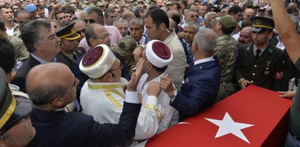 O Cenazedeki Protestolarda 2 Kişi Cumhurbaşkanı'na Hakaretten Tutuklandı