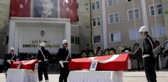 Şehit polisler, törenle memleketine uğurlandı