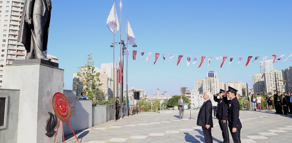 Ataşehir’de Ata'ya çelenk sunuldu