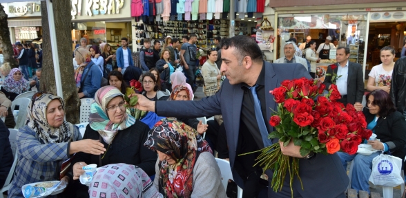  Her yer kırmızı gül doldu