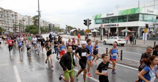 İzmir de Ata dan Ana ya Saygı Koşusu