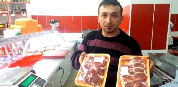  Kasaptan Uzaklaşan Vatandaş Şarküteriye Yöneldi