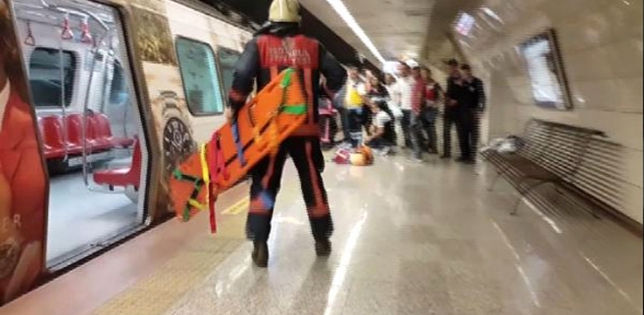  Şişhanede Bir Kişi Metronun Önüne Atladı