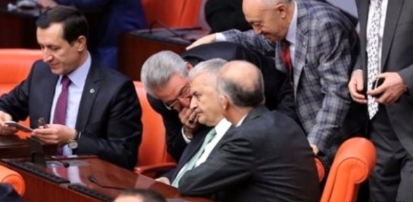  TBMM de Alarm İhbar Geldi Girişler Kapatıldı