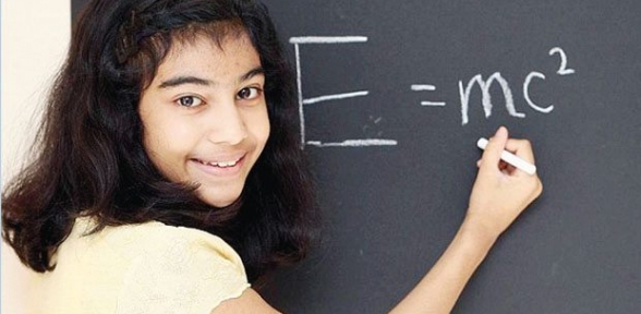 12 yaşınada Einstein ve Hawking den daha zeki