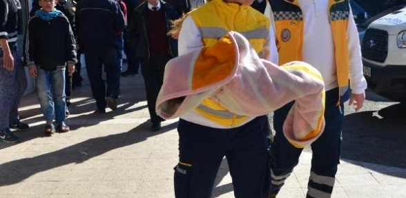 Açlıktan Ölen Suriyeli Bebek Kimsesiz Olarak Toprağa Verildi