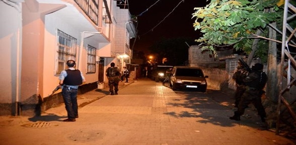 Adana da şafak operasyonu