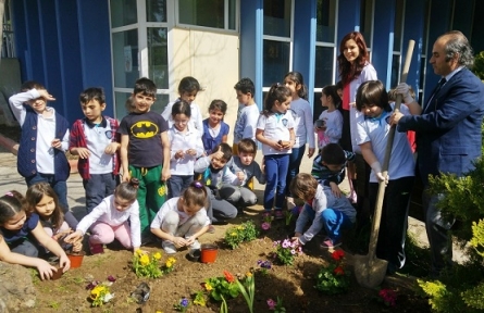 Ahmet Şimşek Koleji çiçek açtı