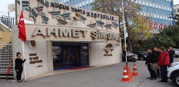 Ahmet Şimşek te bayraklar yarıya indi