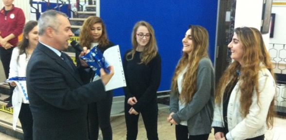 Ahmet Şimşekli öğrenciler ödüle doymuyor