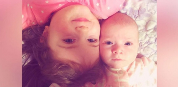 Aile bebeğin parmağında bir gariplik hissetti