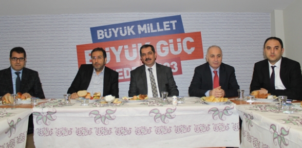 AK Parti Kartal yerel basınla kahvaltı
