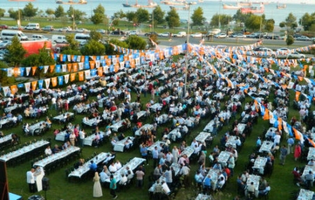 Ak Partililer iftarda buluştular
