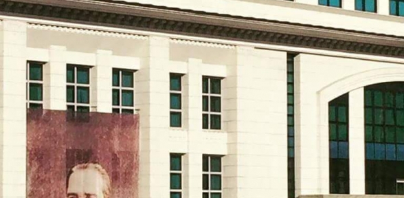 AKP genel merkezinde Atatürk posteri astılar