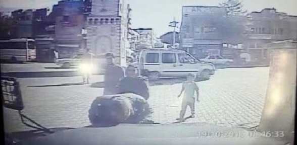 Akrep i böyle öptü