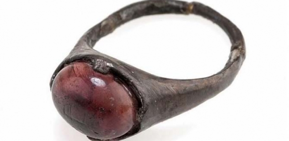 ALLAH Diyen Yüzük Bulundu 