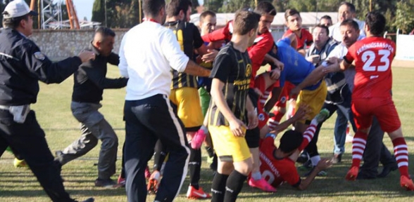 Amatör maçta meydan savaşı