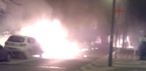 Ambulans bir anda alev topuna döndü