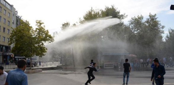 Ankara protestosunda gerginlik. 1 i polis 2 yaralı