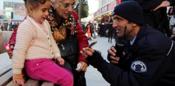 Anne ve babasını kaybeden Iraklı çocuğun gözyaşları