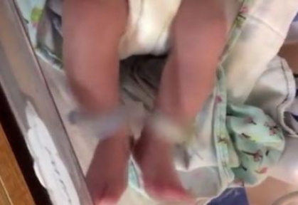 Annesi Yüzünden Doğuştan Bağımlı 