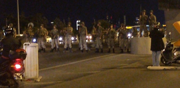 Asker sokağa çıktı