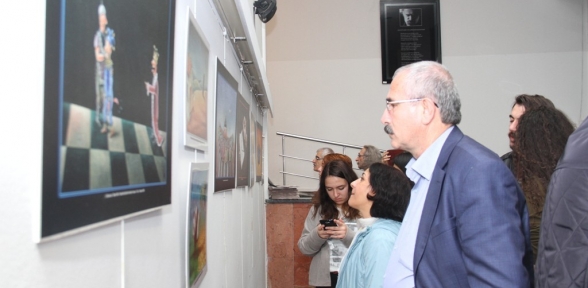 AŞKIN AYRANCIOĞLU NUN KARİKATÜRLERİ KARTAL DA SERGİLENDİ