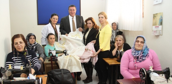 ATALAR KURS MERKEZİMİZDE KADINLAR MESLEK ÖĞRENİYOR