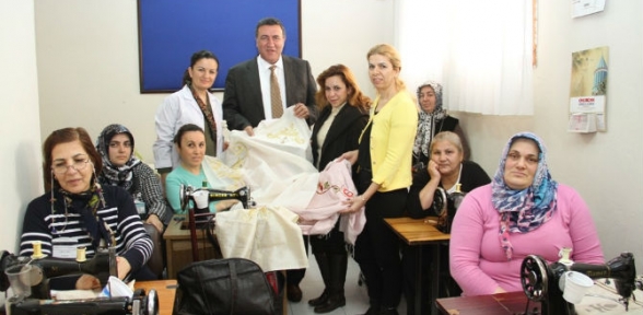 ATALAR KURS MERKEZİMİZDE KADINLAR MESLEK ÖĞRENİYOR