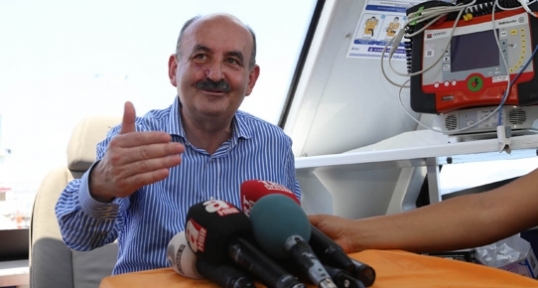 Bakanın uçağı acil iniş yaptı