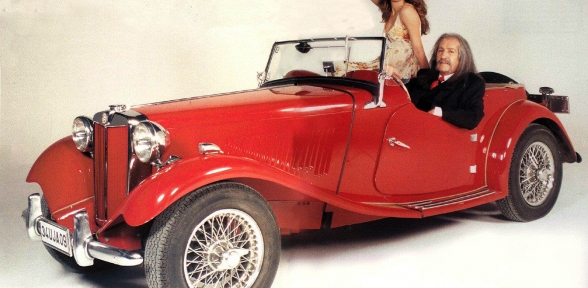 BARIŞ MANÇO YA KLASİK ARACININ BAŞINDA DOĞUM GÜNÜ