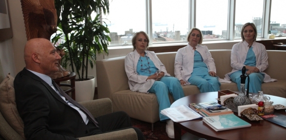 BAŞKAN ALTINOK ÖZ E DOKTOR MESLEKTAŞLARINDAN ZİYARET KB