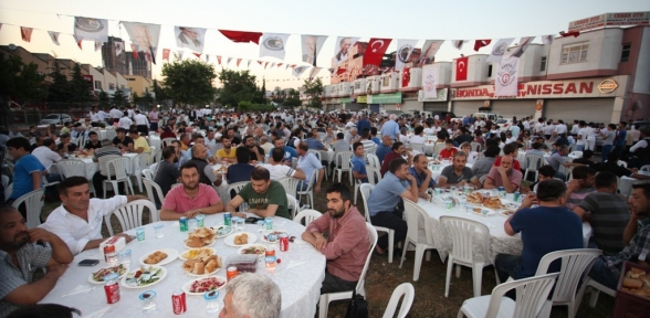 BAŞKAN ALTINOK ÖZ KARTAL OTO SANAYİ SİTESİ ESNAFIYLA İFTARDA BULUŞTU