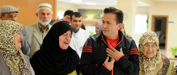 Başkan Yazıcı Tuzla Belediyesi Yaşlılar Merkezinin Günlük Aktivitelerine Katıldı