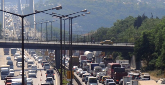 Bayram trafiği yolları felç etti