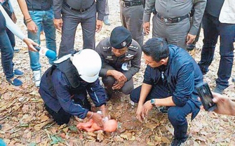 Bebeğini canlı canlı gömen anne yakalandı