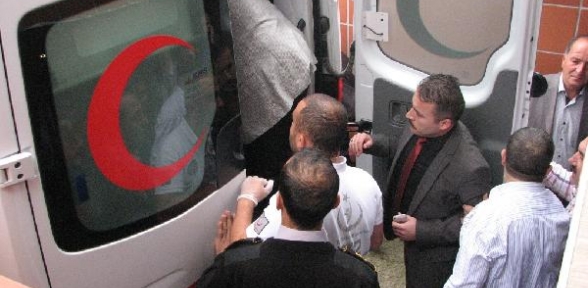 Belediye Başkanı makamında ayağından vuruldu