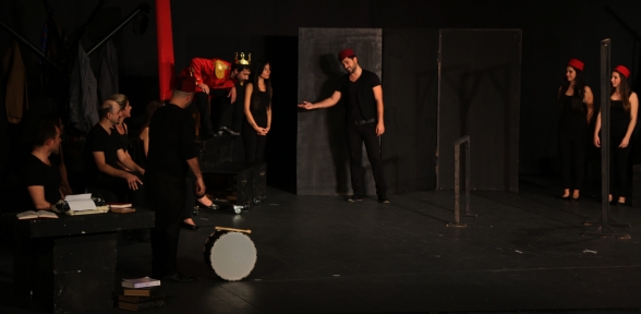 Belediye çalışanları tiyatro sahnesinde