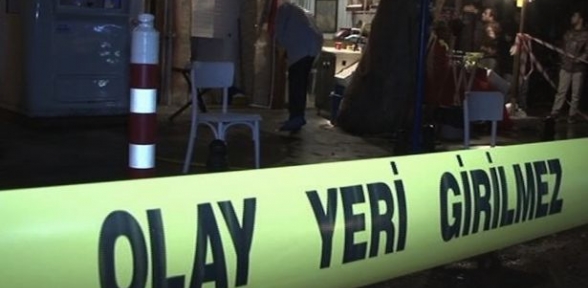 Bir evde üç ceset bulundu