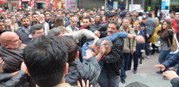 Bombalı saldırıyı protesto eden gruba şehit tepkisi