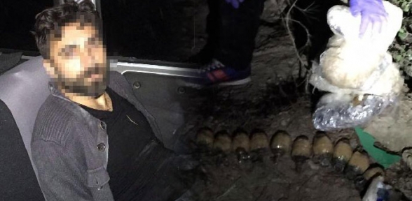 Bombayı çıkardığı anda yakalandı