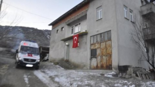 Bordo Bereli Yüzbaşının Evinde Yas