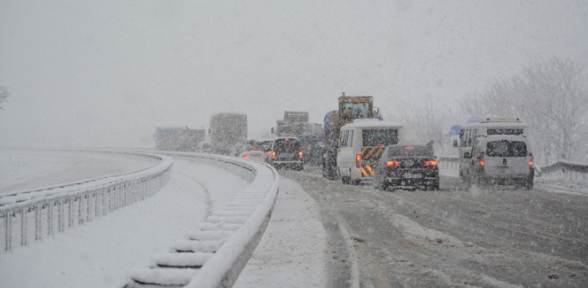 Bursa İzmir yolu ulaşıma kapandı